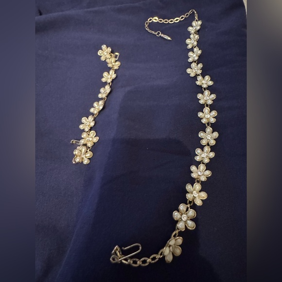 Vintage Floral Pearl Necklace and Bracelet Set